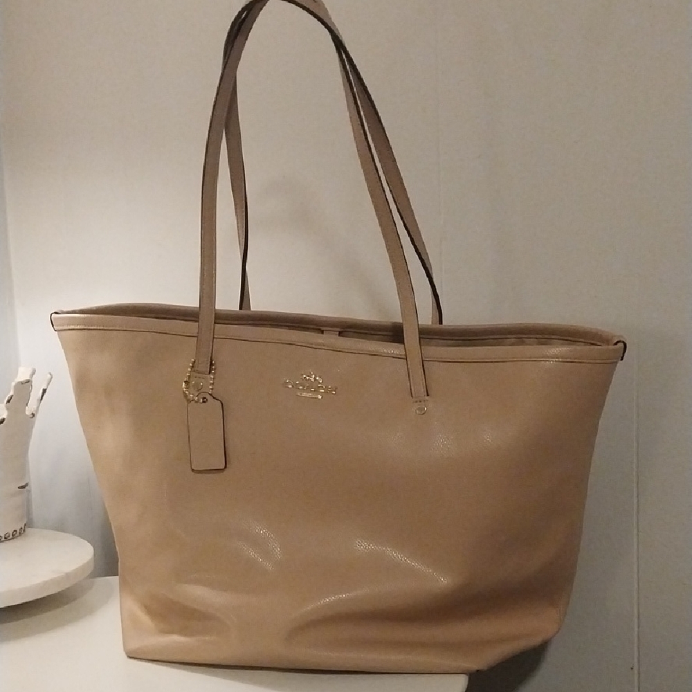 Lg Coach Tote - Picture 2 of 15